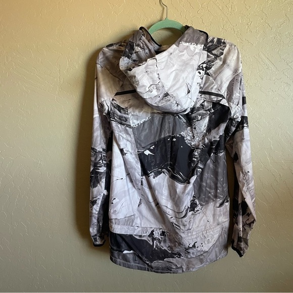 Lululemon Miss Misty Jacket II
Biggie Pigment Wave White Black - Picture 3 of 8